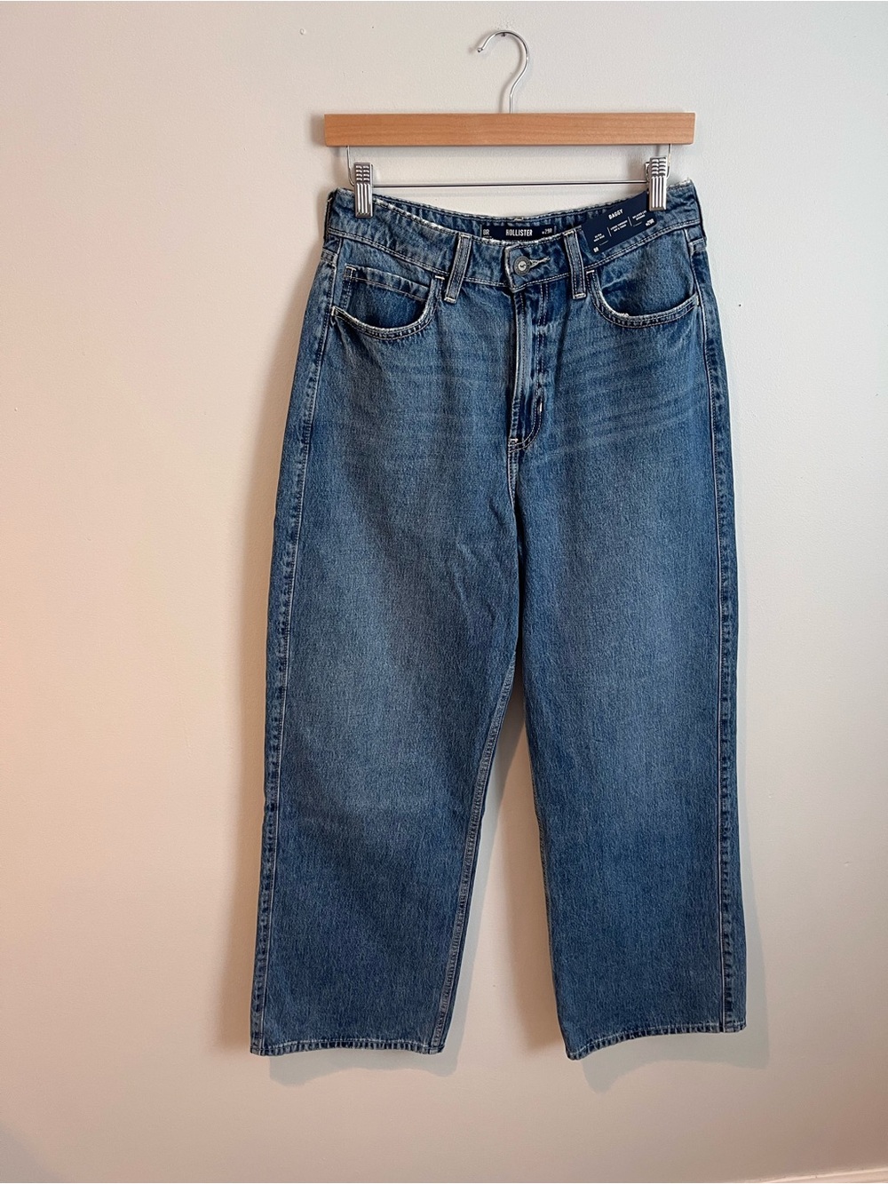 NWT Hollister Ultra High-Rise Baggy Jeans Medium Wash 8